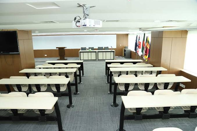 1500sq ft partitioned commercial space for coaching center training academy