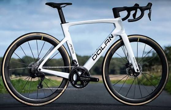 Aerodynamic carbon road bike