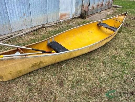 Fiberglass canoe 16ft