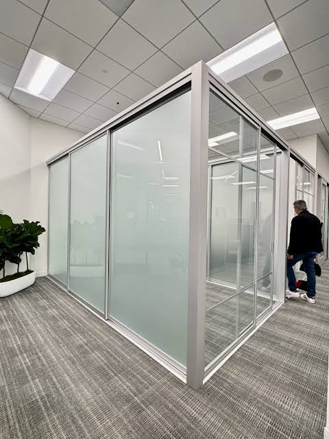 Frameless Tempered Glass Office Partition & Patch Doors
