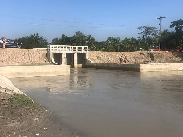 Low-Land Polder Earth Embankment & Leveling Works
