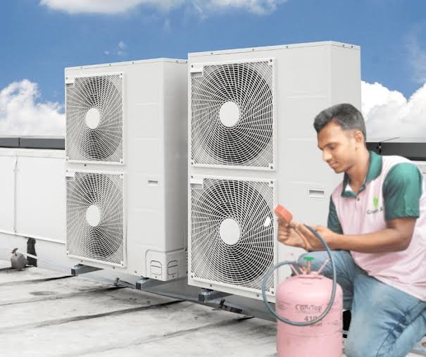 Commercial Split AC Master Servicing & Gas Charging