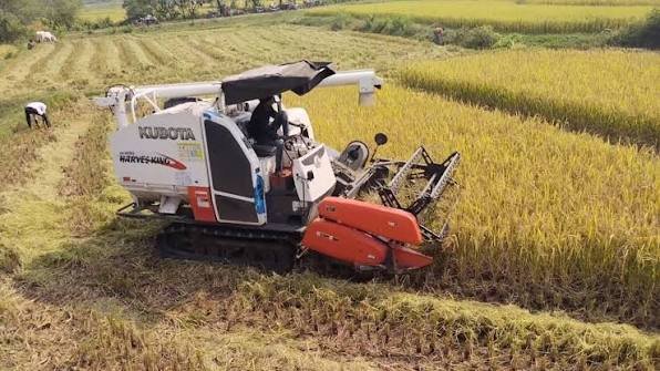 Kubota DC-68G Harvester